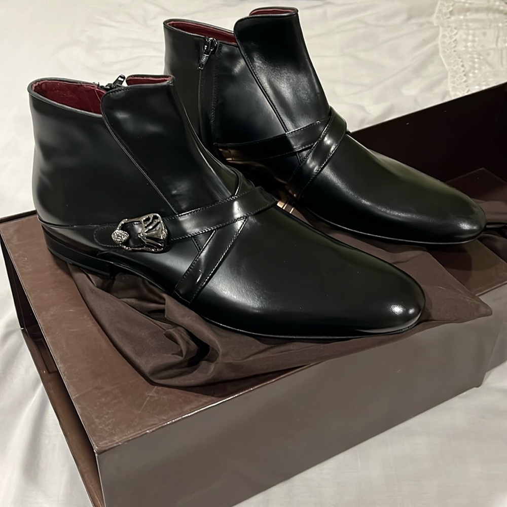 Brand new letter boots